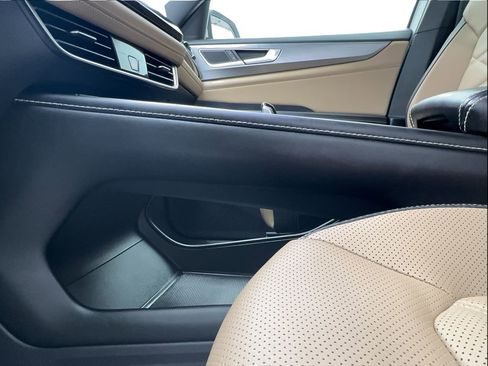 Used 2024 Volkswagen Atlas Cross Sport SE image 42