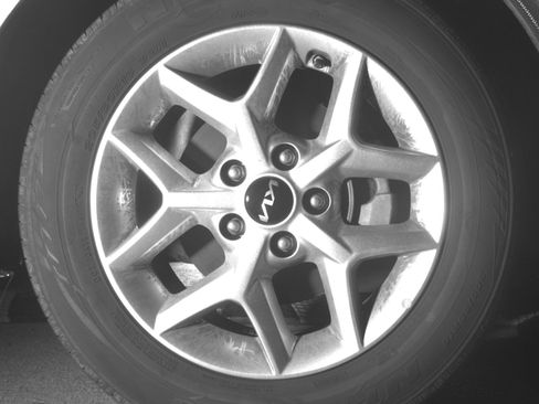 Used 2025 Kia Soul LX w/ LX Technology Package FWD image 13