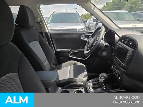 Used 2025 Kia Soul LX w/ LX Technology Package FWD image 17