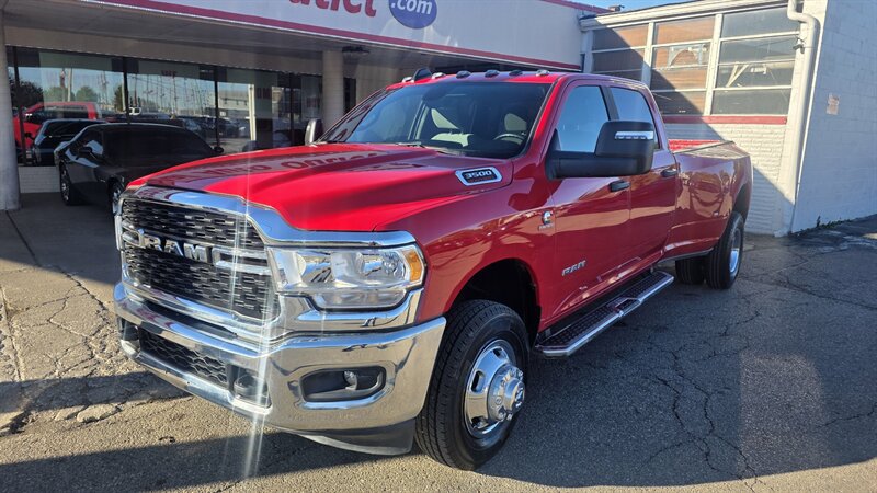 Used 2024 RAM 3500 Big Horn AWD/4WD image 1
