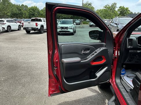 Used 2022 Nissan Frontier Pro-X RWD image 11