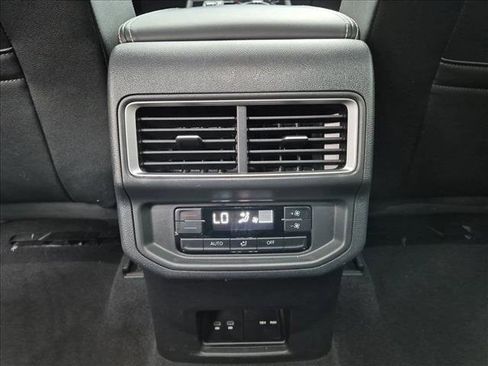 Used 2024 Volkswagen Atlas SE FWD image 16