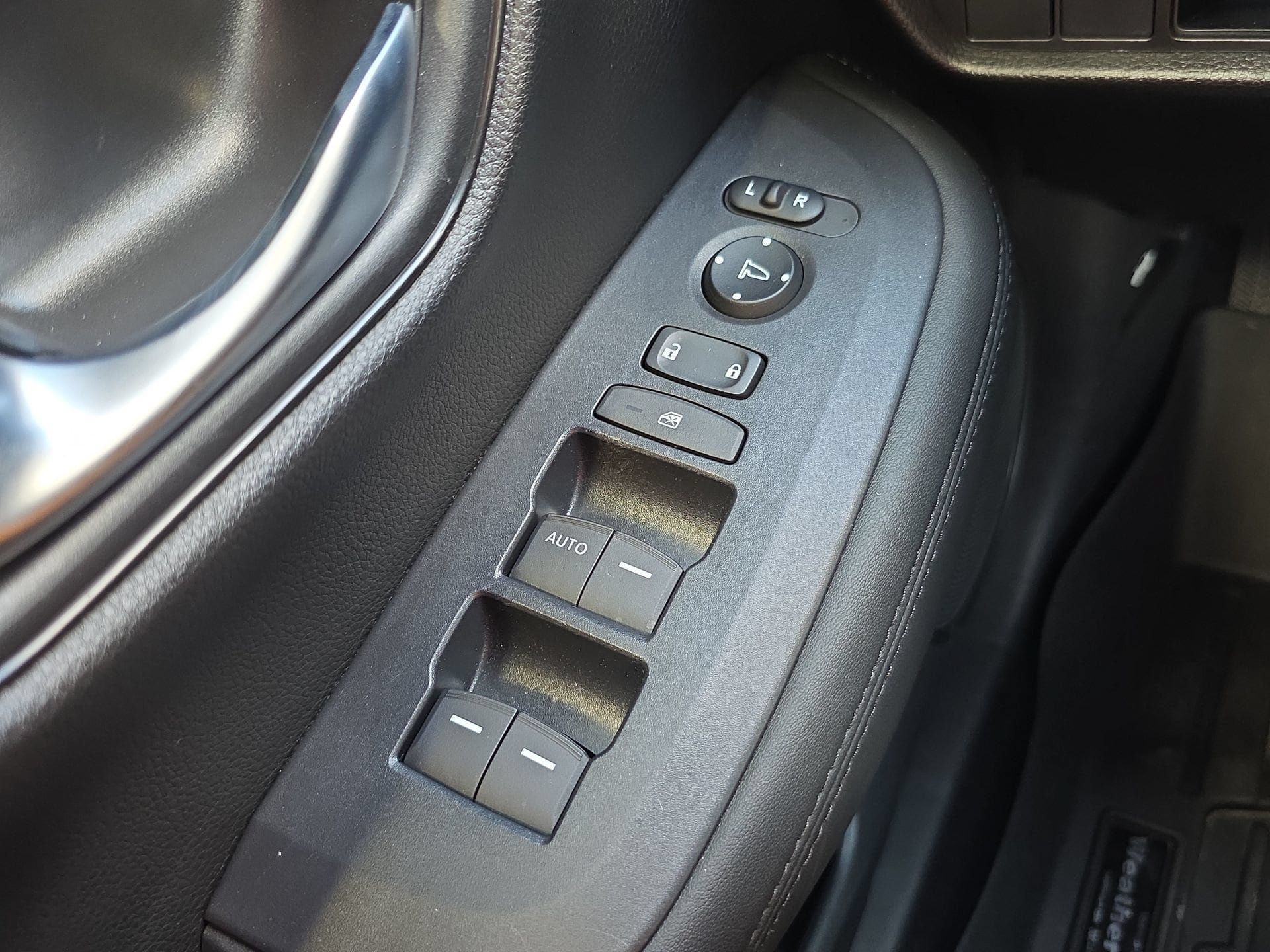 Used 2024 Honda HR-V LX image 18
