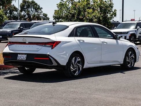 Certified 2025 Hyundai Elantra SEL FWD image 5
