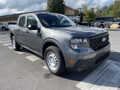 New 2025 Ford Maverick XL image 3