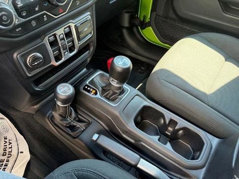 Used 2018 Jeep Wrangler Unlimited Sahara AWD/4WD image 28