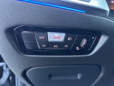 Used 2019 BMW 330i Sedan w/ Convenience Package image 25