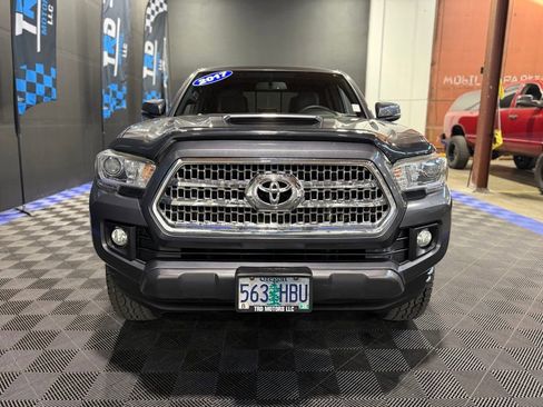 Used 2017 Toyota Tacoma TRD Sport w/ Tow Package image 7