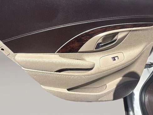 Used 2016 Buick LaCrosse Leather FWD image 11