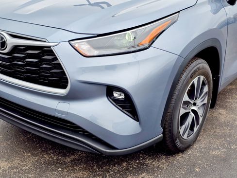 Used 2023 Toyota Highlander XLE image 5
