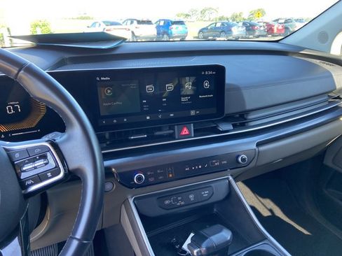 Used 2025 Kia Carnival FWD image 46