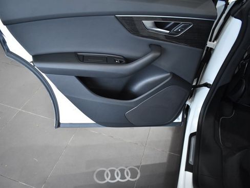 Used 2019 Audi Q8 Premium w/ Convenience Package AWD/4WD image 31