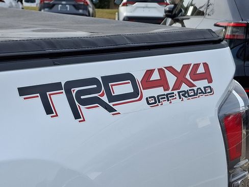 Certified 2022 Toyota Tacoma TRD Off-Road image 33