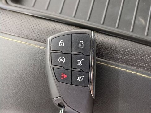 Used 2024 GMC Yukon XL SLT image 38