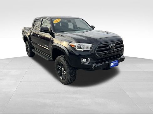 Used 2018 Toyota Tacoma Limited image 8