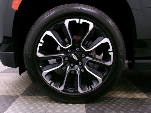 Certified 2023 Chevrolet Suburban High Country AWD/4WD image 17