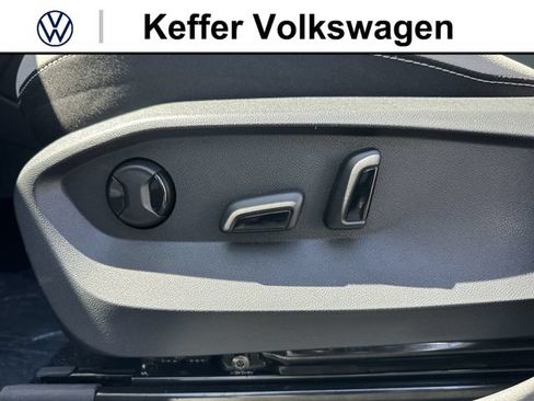 New 2026 Volkswagen Taos SE FWD image 13