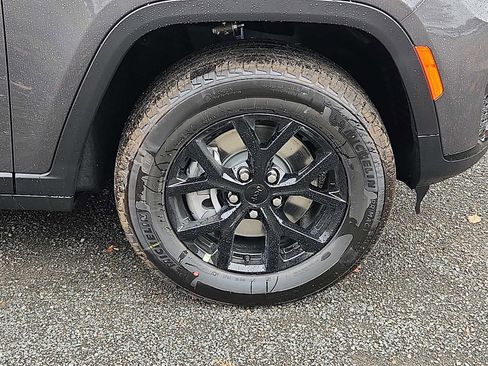 New 2025 Jeep Grand Cherokee L Altitude image 5