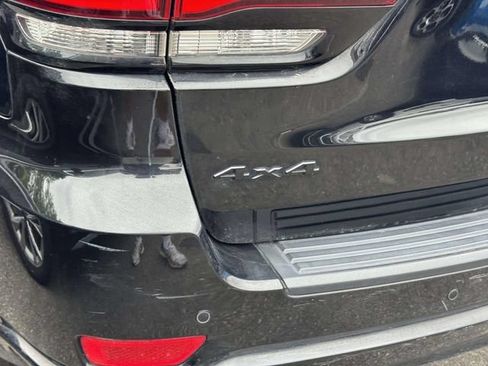 Used 2019 Jeep Grand Cherokee Altitude AWD/4WD image 13