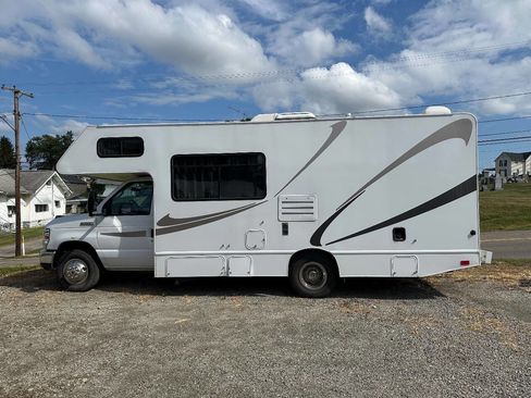 Used 2017 Ford E-350 and Econoline 350 Super Duty w/ Motorhome Prep Package image 7