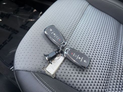 Used 2025 Chevrolet Trax LT w/ LT Convenience Package image 20