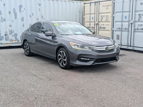 Used 2017 Honda Accord EX image 2
