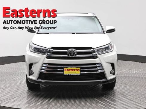 Used 2017 Toyota Highlander Limited Platinum AWD/4WD image 2