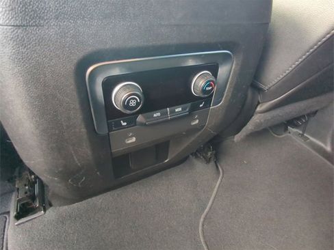 Used 2022 Chevrolet Tahoe LT w/ LT Signature Plus Package image 21