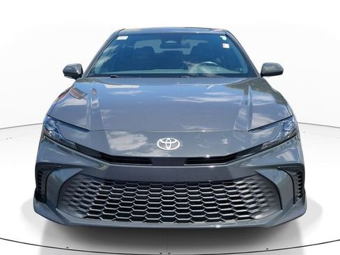 Used 2025 Toyota Camry SE FWD image 3