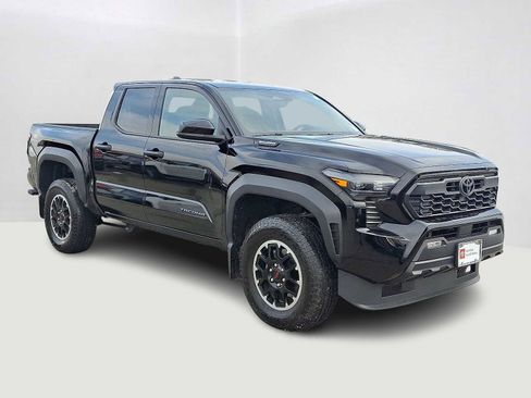 Certified 2025 Toyota Tacoma TRD Off-Road image 5