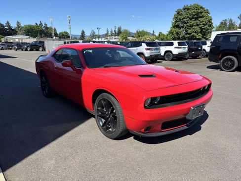 Used 2018 Dodge Challenger SXT w/ Blacktop Package RWD image 5
