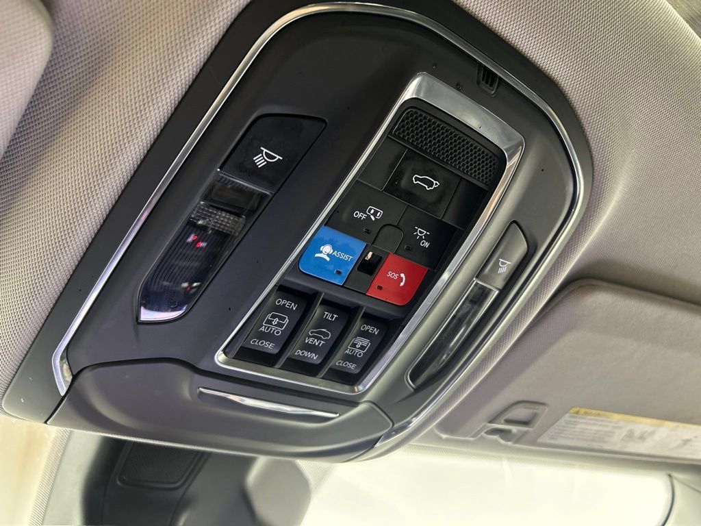 Used 2022 Jeep Grand Cherokee L Limited AWD/4WD image 46