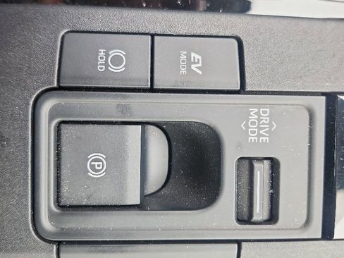 Used 2025 Toyota Prius FWD image 10