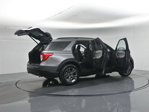 Certified 2023 Ford Explorer XLT w/ Equipment Group 202A RWD image 6