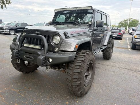 Used 2017 Jeep Wrangler Unlimited Rubicon w/ Cold Weather Group AWD/4WD image 3