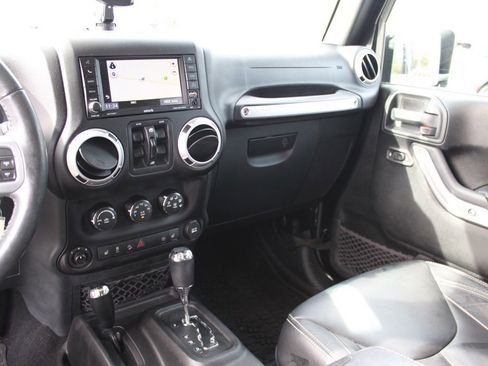 Used 2016 Jeep Wrangler Unlimited Rubicon image 19