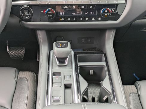 New 2026 Nissan Pathfinder SL FWD image 17