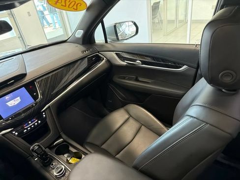 Used 2024 Cadillac XT6 Premium Luxury w/ LPO, Floor Liner Package AWD/4WD image 33