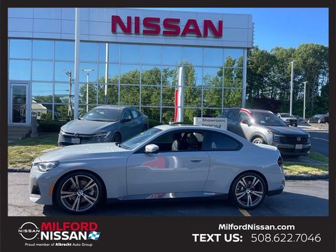 Used 2022 BMW 230i Coupe w/ M Sport Package RWD image 2