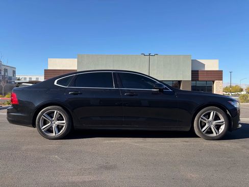 Used 2019 Volvo S90 T5 Momentum FWD image 3