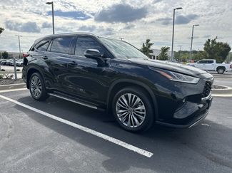 Used 2022 Toyota Highlander Platinum video 2