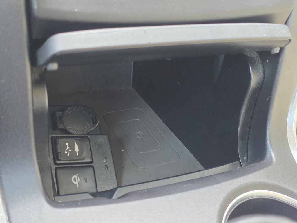Used 2017 Toyota Camry XLE FWD image 19