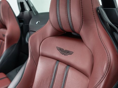 Used 2021 Aston Martin V8 Vantage Roadster RWD image 25