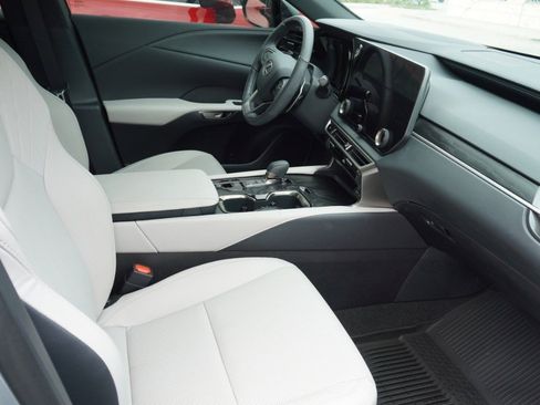 Used 2025 Lexus RX 350 Premium w/ Convenience Package FWD image 8