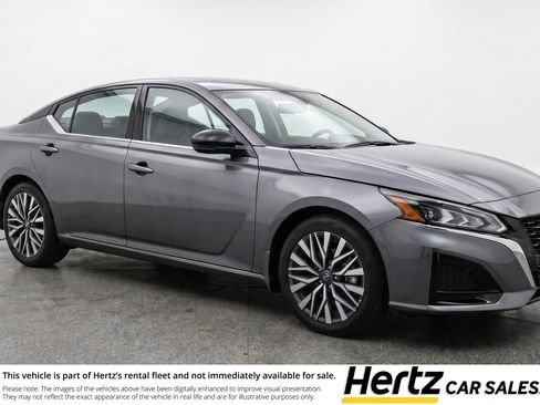 Used 2025 Nissan Altima 2.5 SV FWD image 1
