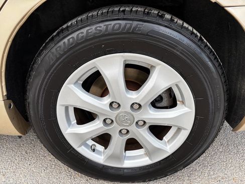 Used 2011 Toyota Camry LE image 23