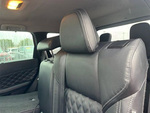 Used 2023 Mitsubishi Outlander SEL image 32