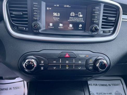 Used 2020 Kia Sorento LX FWD image 19