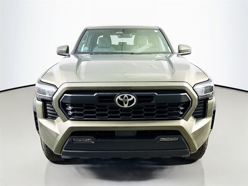 Used 2024 Toyota Tacoma TRD Off-Road image 2