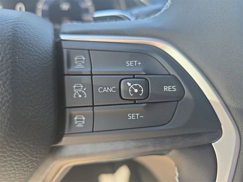 New 2025 Jeep Grand Cherokee L Limited image 19